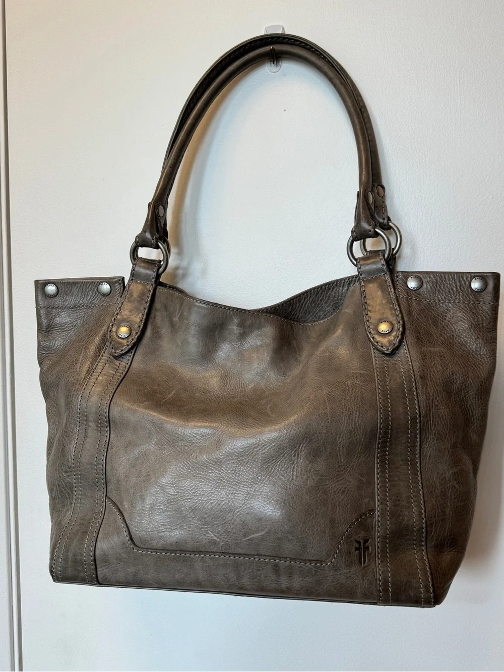 Frye Melissa shoulder tote bag in Ice Gray